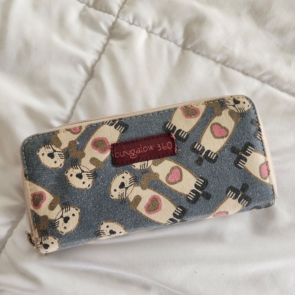 Bungalow 360 Otter Print Wallet - Blue and Pink